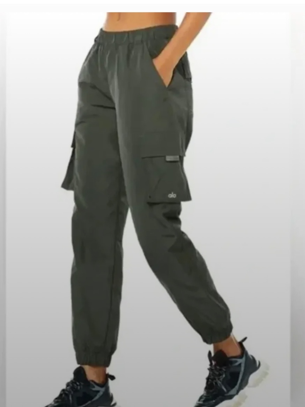Alo Yoga It Girl Cargo Jogger Pant Women’s Medium Green - Picture 8 of 8
